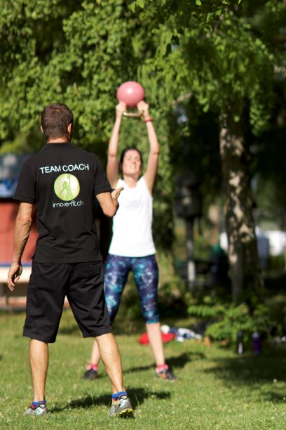 Coach kettlebell thruster