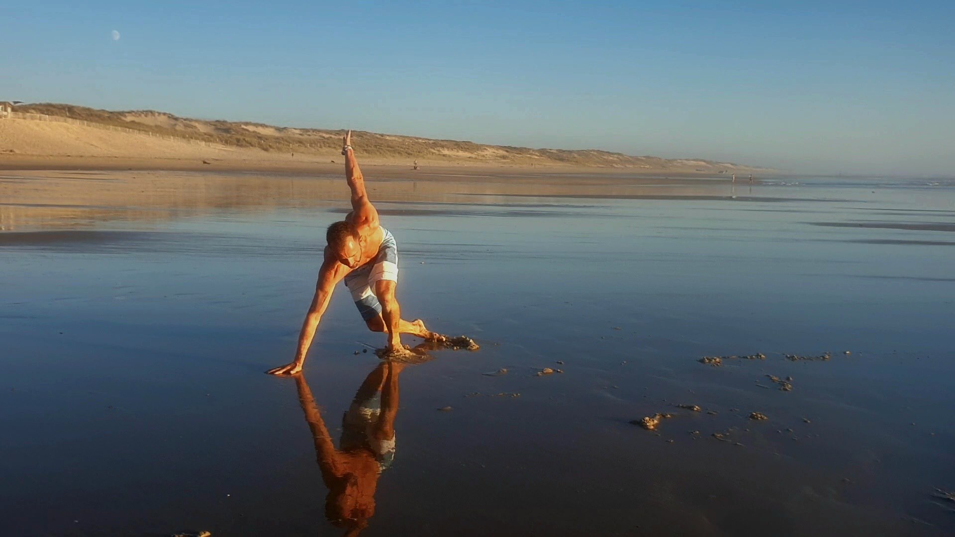 Patrik — FlowFit primal movement beach flow
